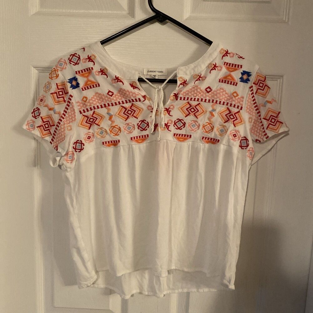 Current Terra Blouse Women’s Size Medium Embroidered Short Sleeve V Neck